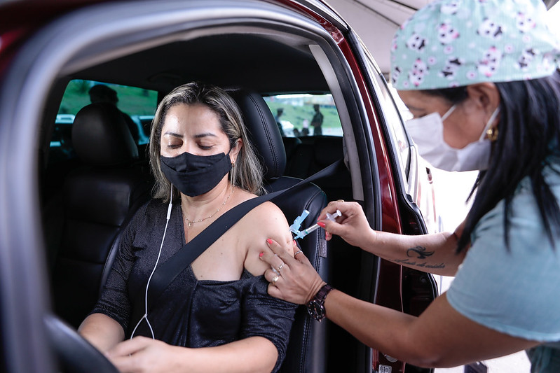 Pessoas de 30 a 39 anos devem ser vacinadas no próximo viradão em Manaus