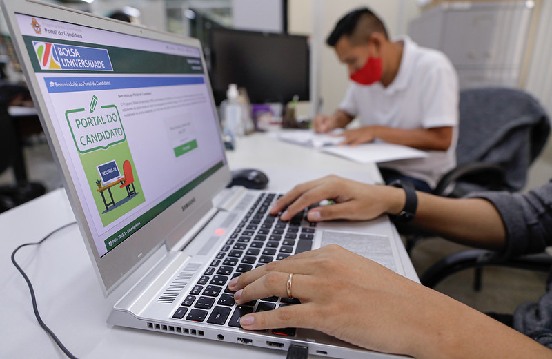 Bolsa Universidade ultrapassa 31 mil inscritos a 2 dias do fim do prazo em Manaus
