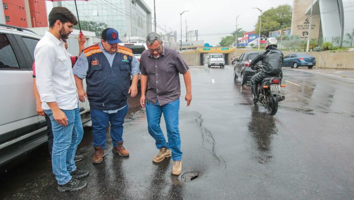 Avenida Umberto Calderaro ficará interditada por 4 dias após pista ceder