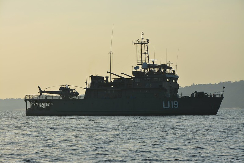 Marinha envia navio com médicos e fuzileiros navais para atender vítimas em Manacapuru
