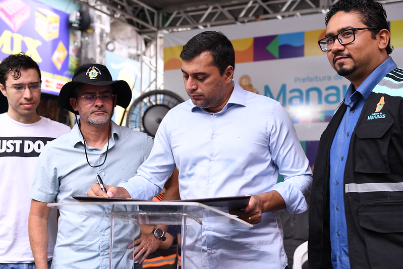 Prefeitura e Governo assinam ordem de serviço para reforma da feira do Alvorada, em Manaus