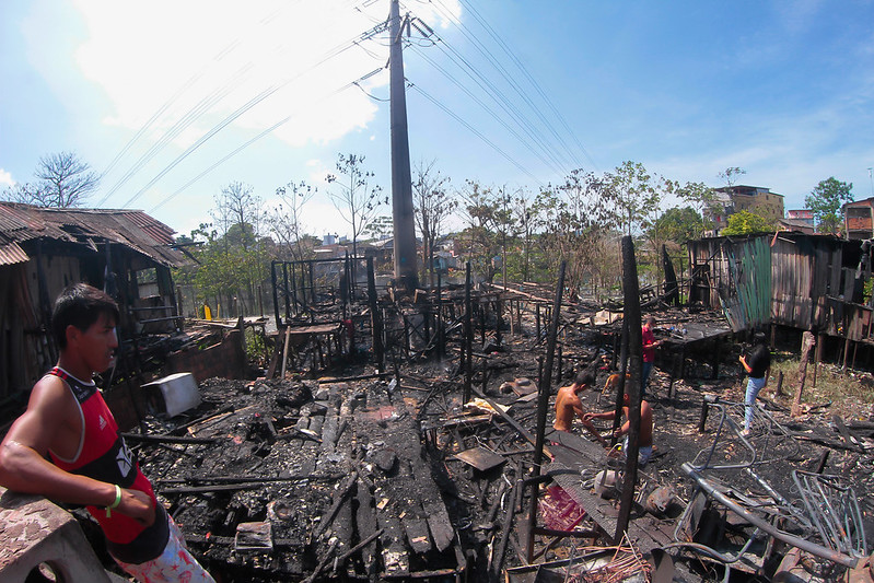 Cenário de destruição: Veja como ficaram as casas consumidas em incêndio em Manaus