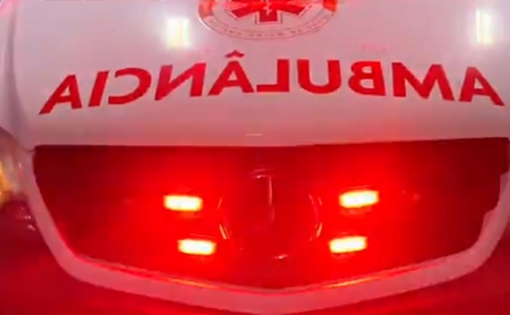 Após ser baleado por justiceiro, assaltante é espancado e atropelado por população em Manaus