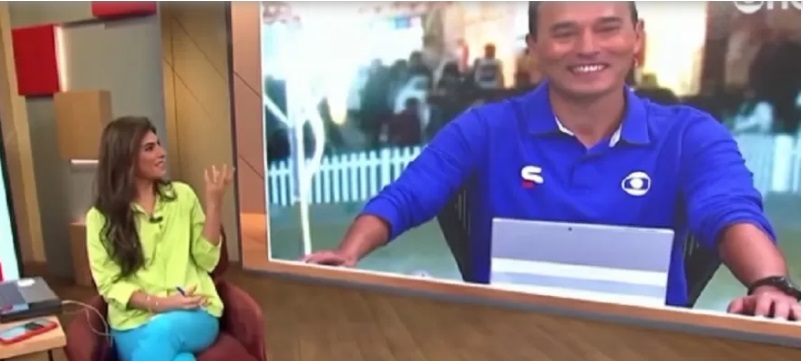 André Rizek se emociona ao participar do 'Estúdio i', comandado pela esposa Andréia Sadi