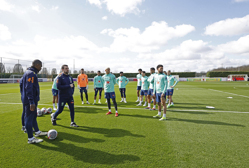 Brasil faz último treino antes de amistoso contra Espanha