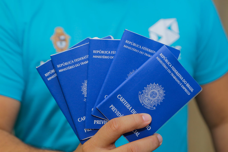 Pizzaiolo, servente, costureira; confira 442 vagas de emprego do Sine Manaus