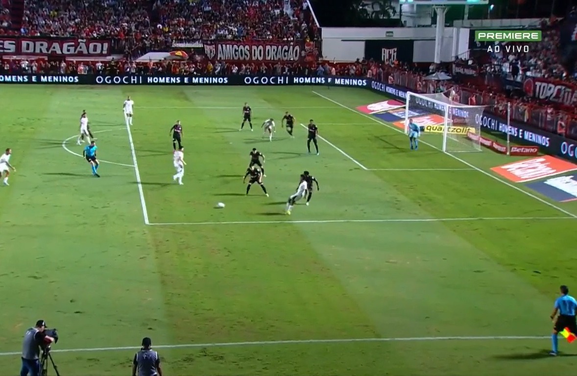 Palmeiras vence Atlético-GO, assume liderança e confirma rebaixamento do rival