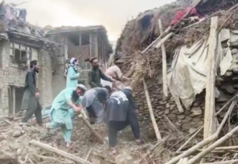 Terremoto devastador mata 800 e deixa mais de 2 mil feridos no Afeganistão