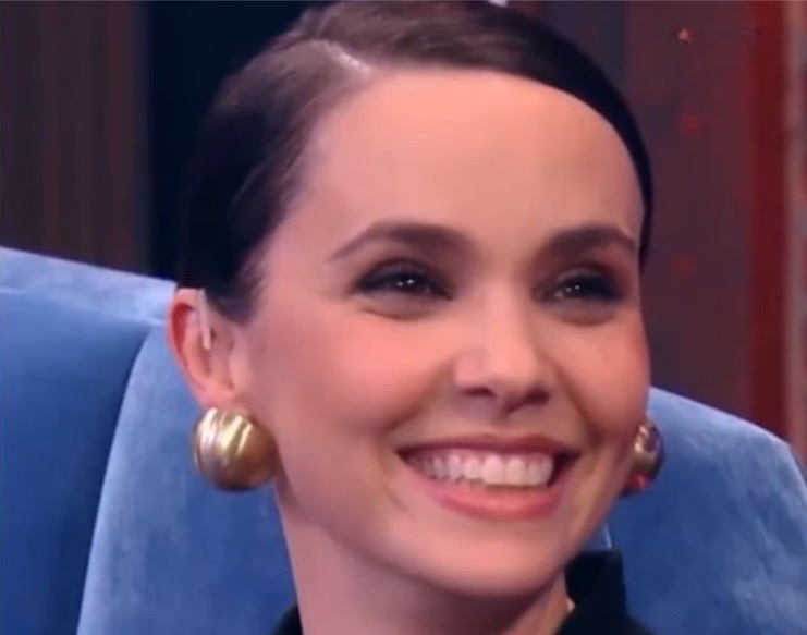 Débora Falabella surpreende ao revelar se já transou nos bastidores da Globo