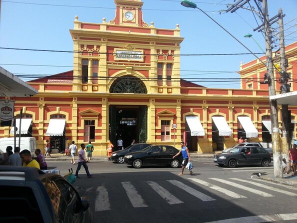 Feiras e mercados recebem ações de combate e vacinação contra dengue neste sábado