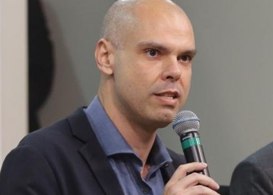 Funeral de Covas terá cortejo em carro aberto e selputamento em Santos