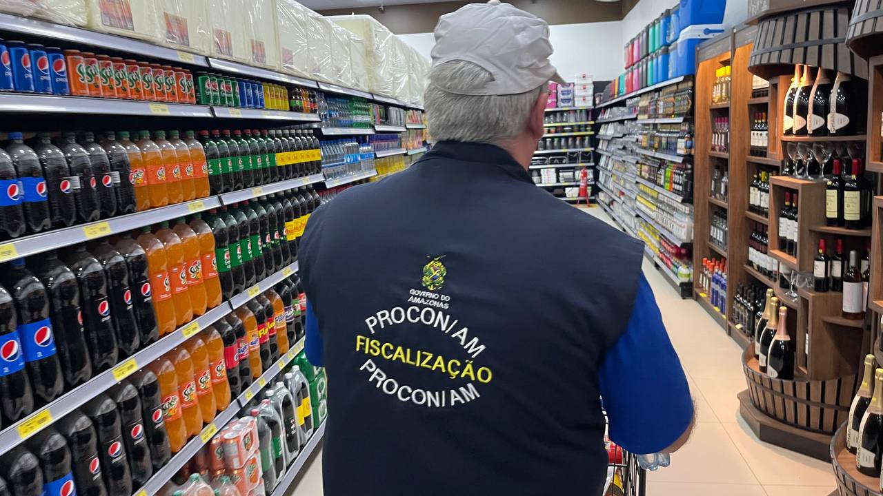 Procon intensifica fiscalização e orientação sobre direitos do consumidor durante Festival de Parintins