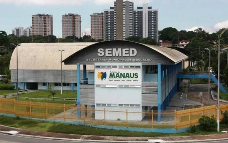 Manaus garante reajuste salarial de 4,5% a professores da rede municipal