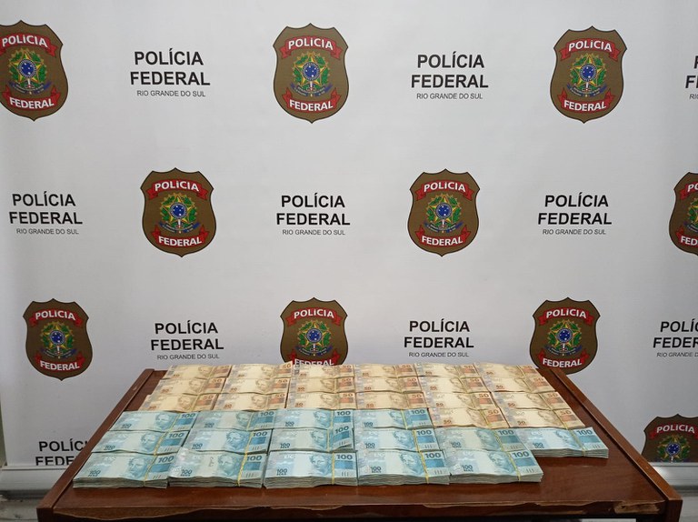 Argentino é preso ao tentar sair do Brasil com R$250 mil escondidos em mochila