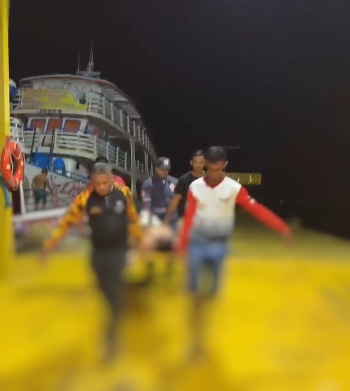 Trabalhador tem perna quebrada por corrente no porto de Manaus 