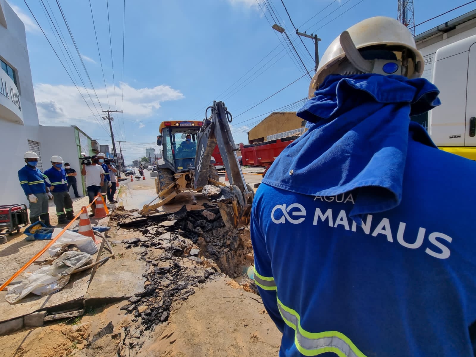 Adutora rompe e deixa bairros da Zona Norte sem água nesta quinta em Manaus