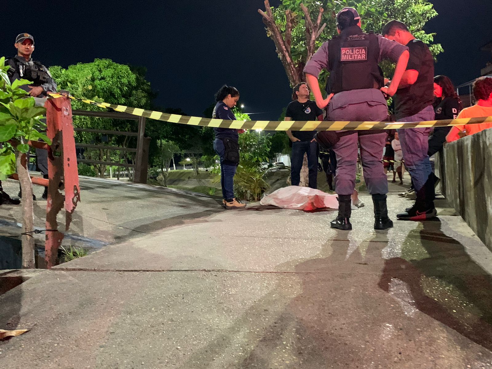 Jovem é morto com facada no peito ao sair para lanchar com amigos no Alvorada