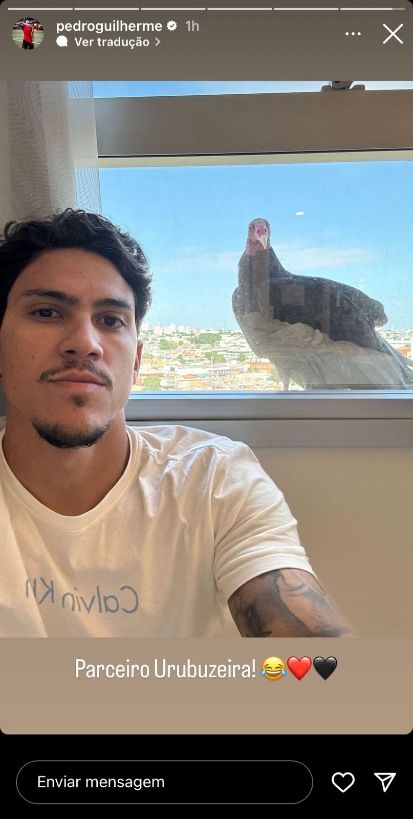 No dia da estreia do Flamengo, Pedro é 'acordado' por urubu em hotel de Manaus