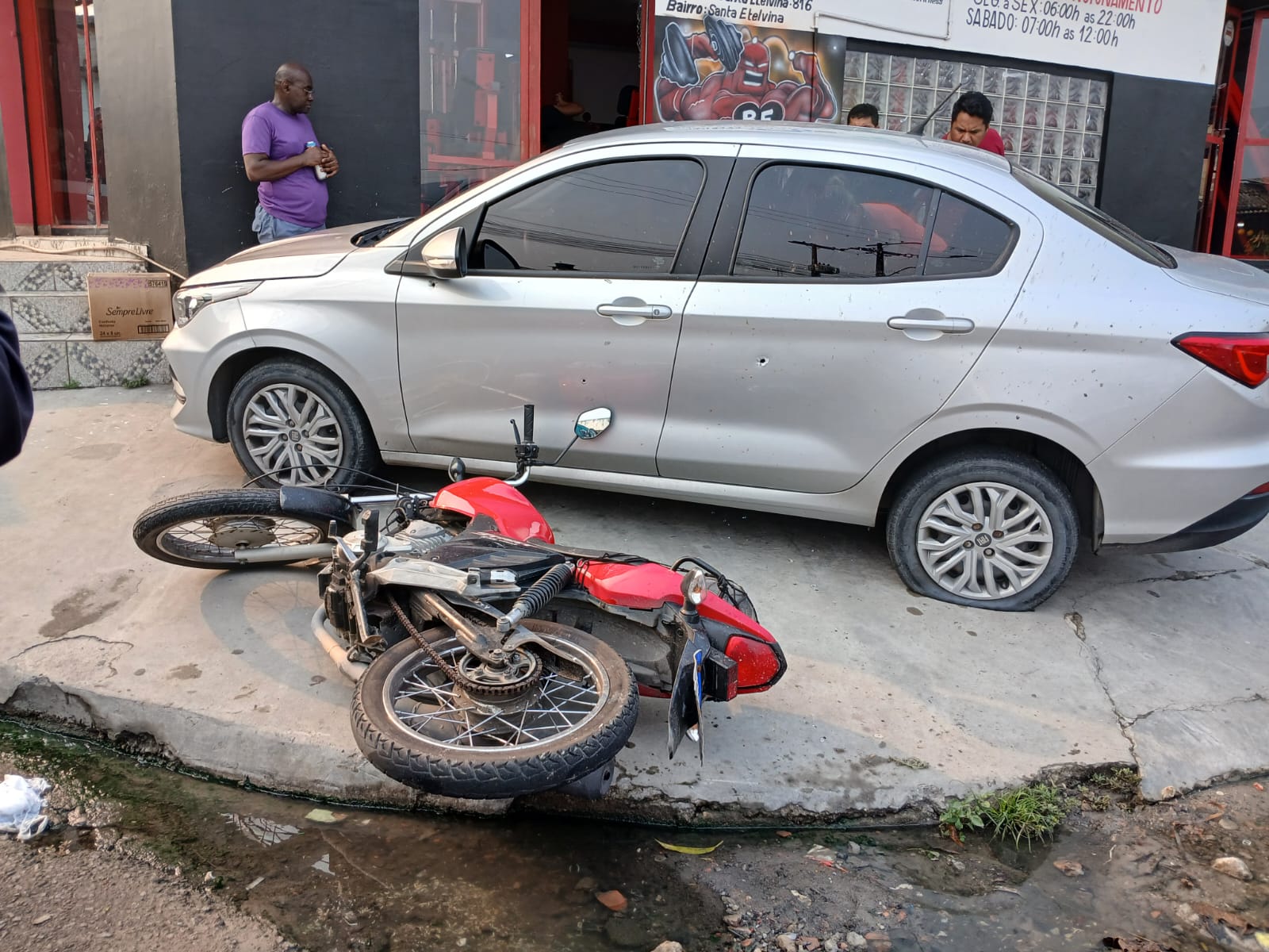 Motociclista de app é perseguido e baleado por agiota no Santa Etelvina