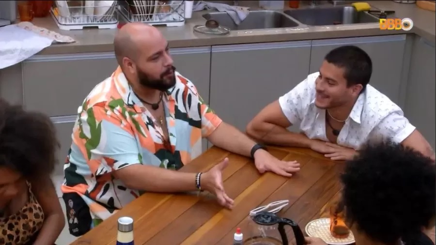 BBB 22: Tiago Abravanel relembra sexo com ex-namoradas e critica héteros que não fazem oral em mulheres
