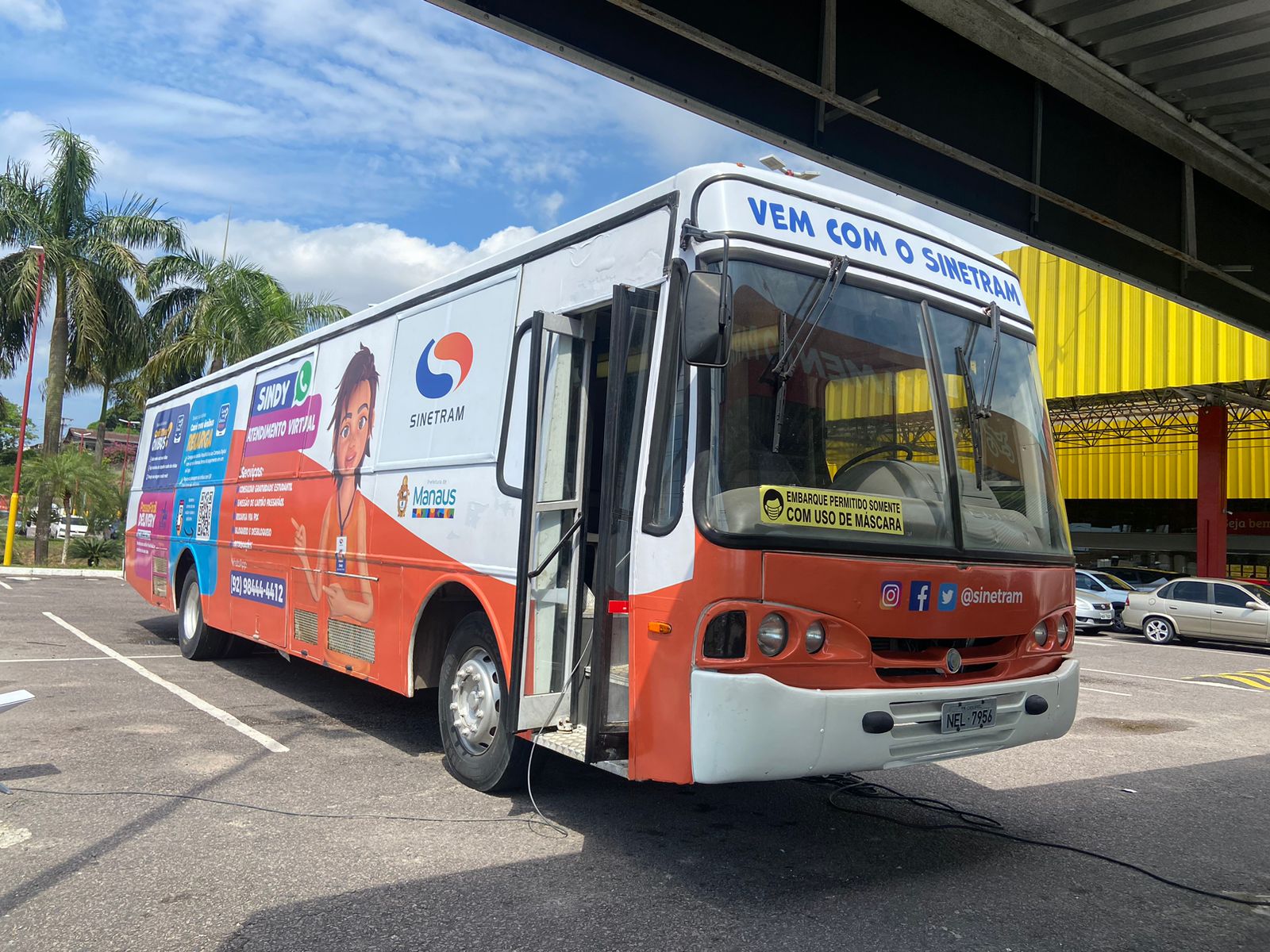 Unidade itinerante do Sinetram realiza emissão do Cartão Passa Fácil na zona leste de Manaus