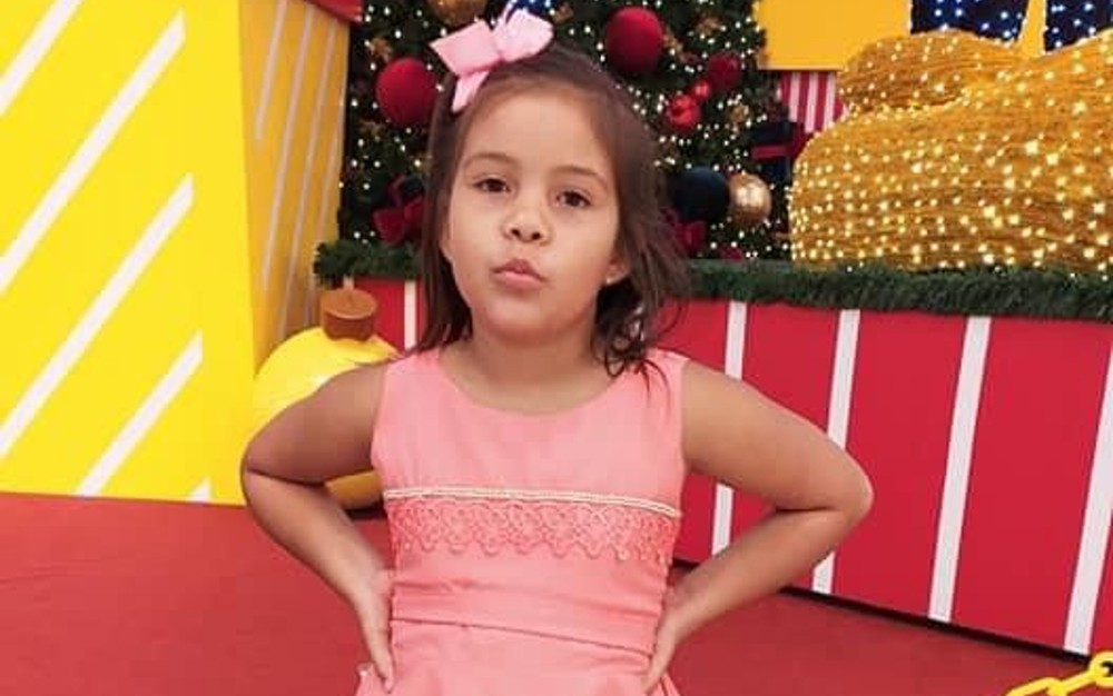Criança de 8 anos é esmagada por placa de concreto enquanto participava de festinha