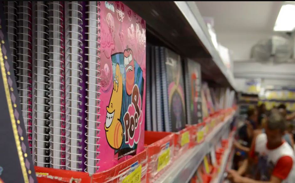 Gastos com material escolar impactam orçamento de 85% das famílias
