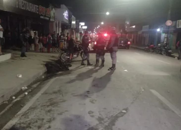 Homem é executado a tiros na frente da esposa em Manaus após discussão em bar