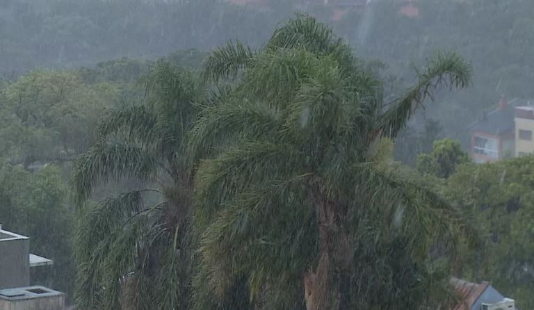 Novo ciclone ameaça atingir o Rio Grande do Sul; População está em alerta 