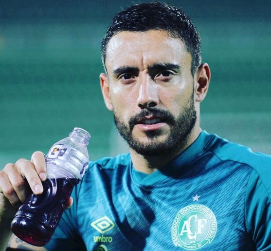 Sobrevivente do voo da Chapecoense, Alan Ruschel cobra indenização milionária do clube