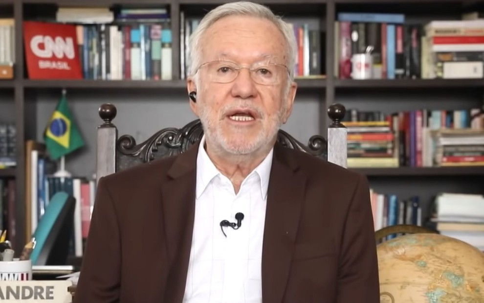 Alexandre Garcia é demitido da CNN Brasil após dar informação falsa sobre tratamento precoce