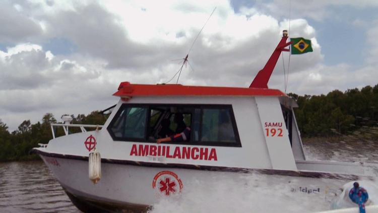 Balsa atropela canoa e deixa feridos no Amazonas