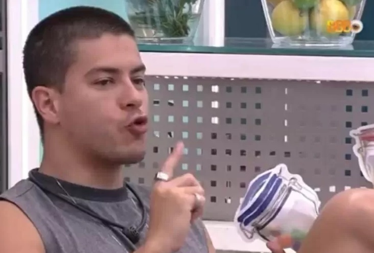 BBB 22: 'Eu não como jujuba', diz Arthur Aguiar enquanto come jujuba; veja os memes