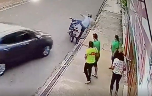 Justiceiro atropela suspeito durante assalto a trabalhadores em Manaus; vídeo