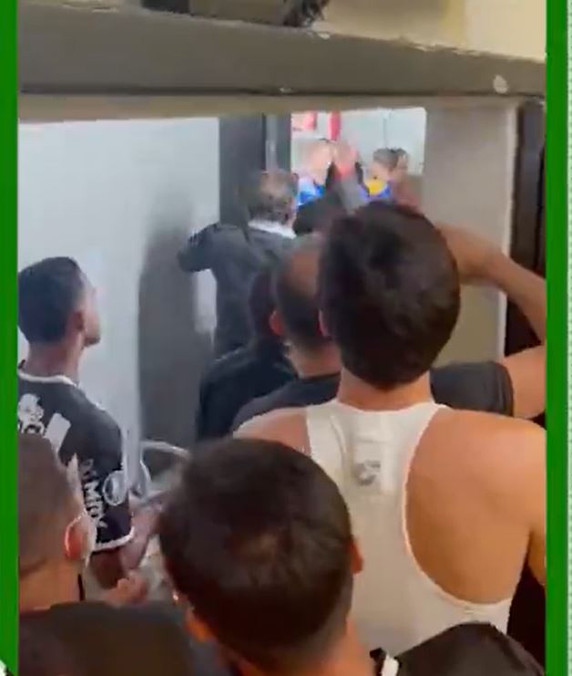 Vídeo: Delegação do Atlético-MG é encurralada durante ataque do Boca Juniors