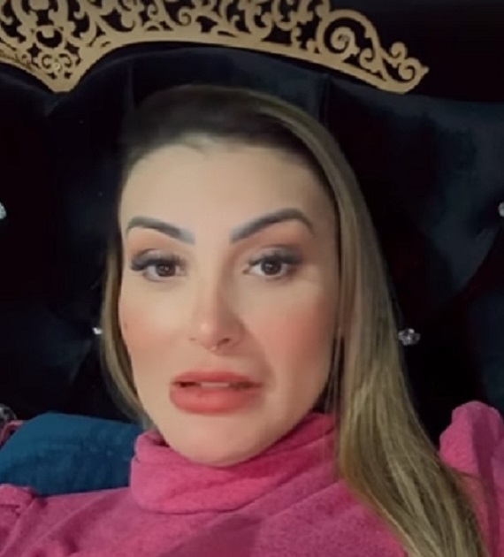 Andressa Urach explica por que desistiu de processo para reaver R$ 2 milhões doados para a Universal 