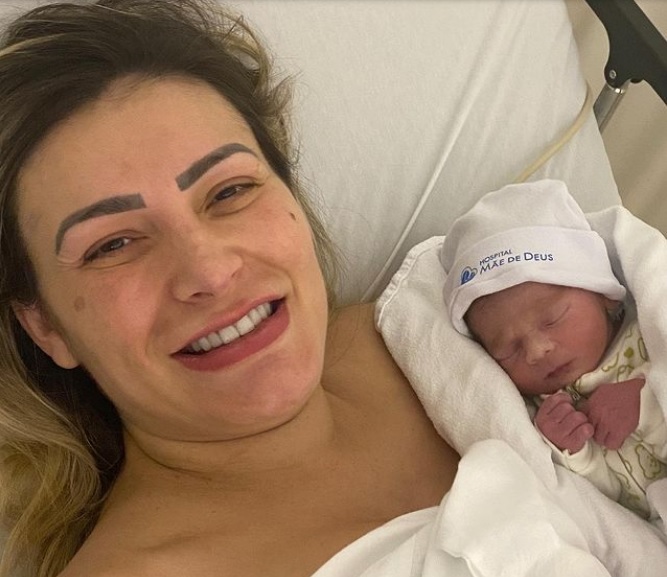Nasce filho de Andressa Urach; modelo estava internada após passar mal