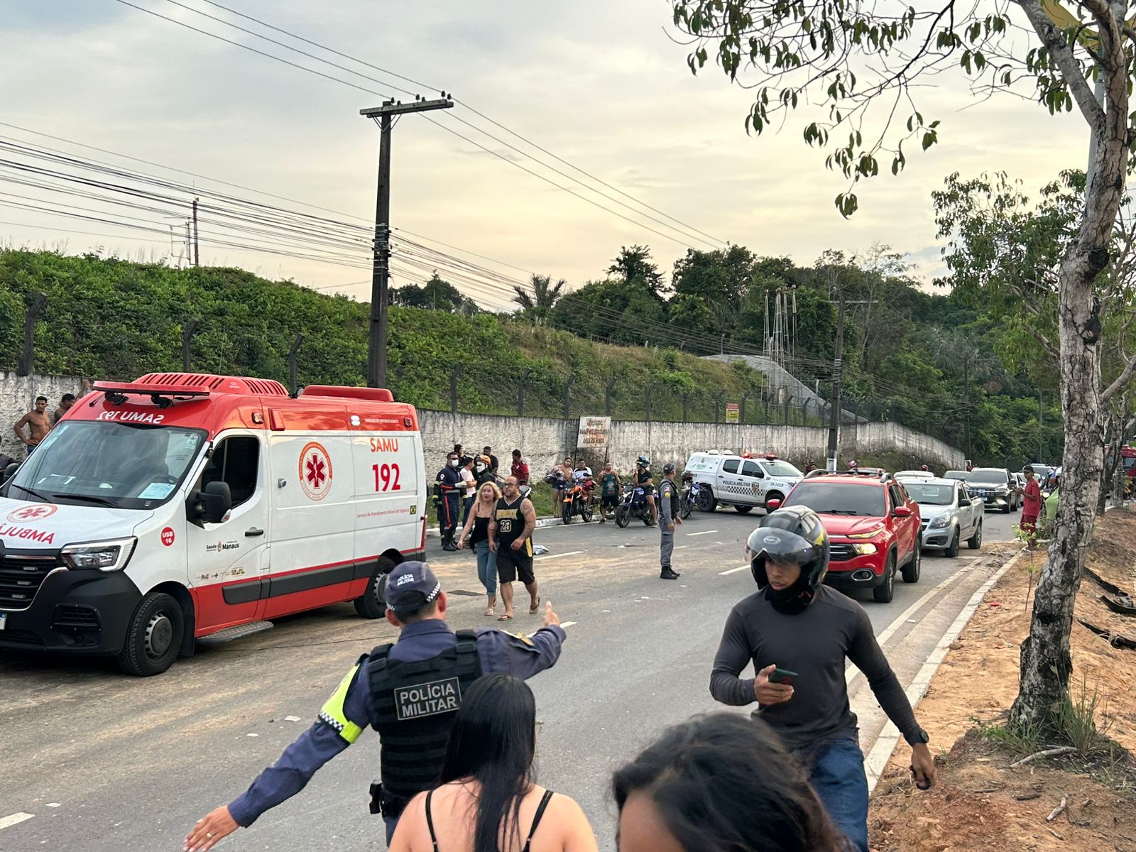 Racha resulta em mortes durante grave acidente na Avenida do Turismo