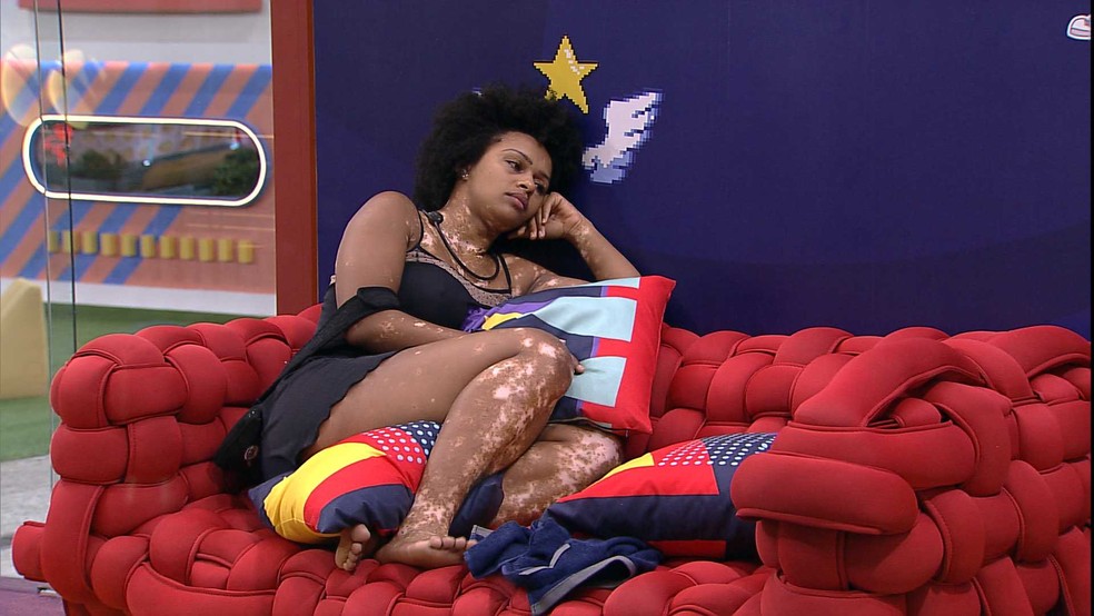 Natália chora após se desentender com Jessi: 'a gente só dá aquilo que a gente tem'