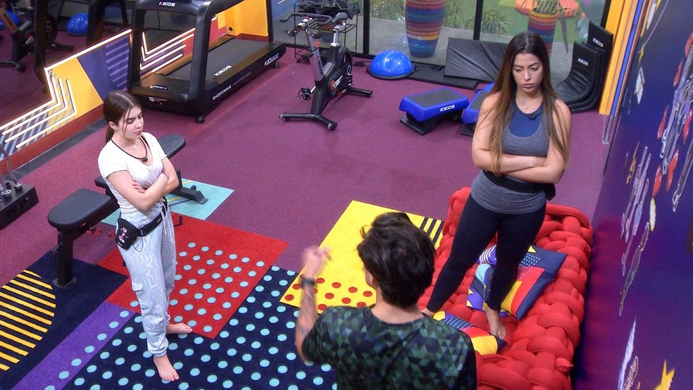 Jade cogita atender ao Big Fone e revela quem indicaria ao paredão: 'f*da-se'