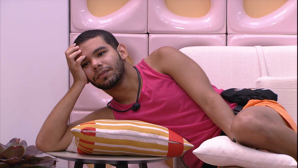 Vyni diz que Eliezer está se afastando e desabafa: 'se for bom para ele'