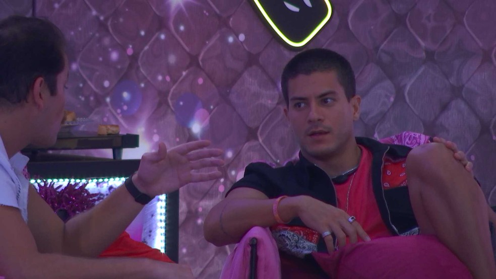 Arthur avalia paredão com Jade: 'quero dar um xeque-mate'