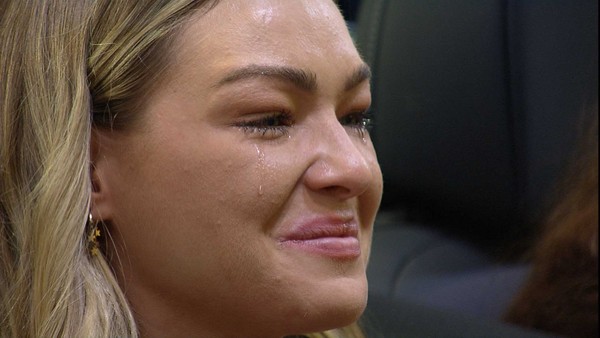 BBB 22: Bárbara vê vídeo do namorado no Almoço do Anjo e fica preocupada