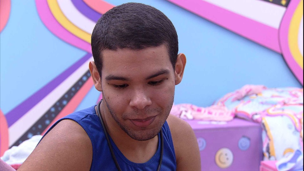 Vyni se despede do BBB22 com 55,87% ao enfrentar Scooby e Gustavo no paredão