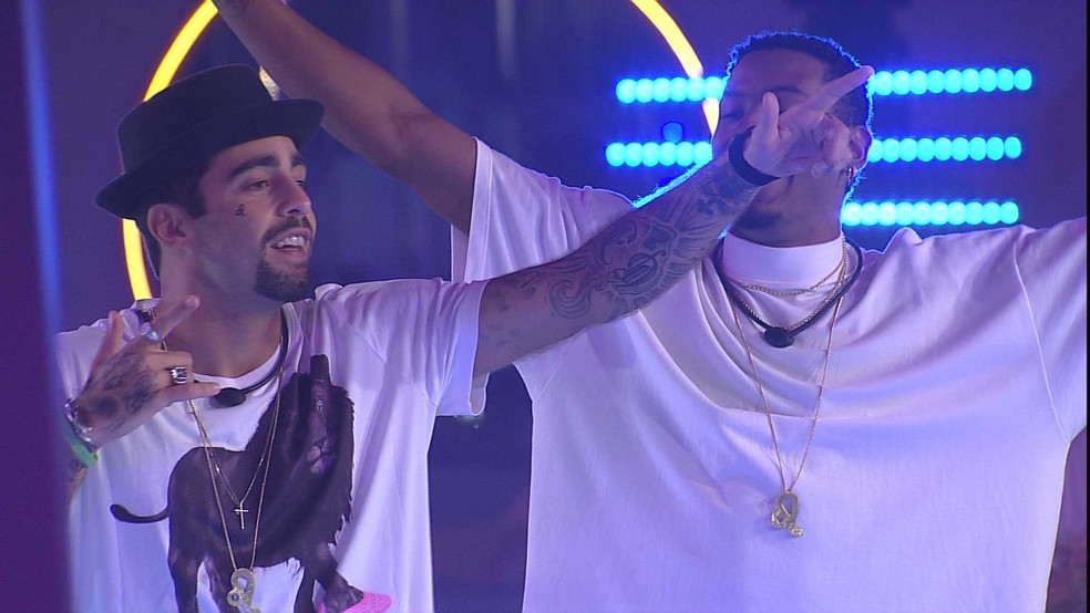 Brothers se emocionam ao ouvir música de Maria durante festa no BBB22; vídeo