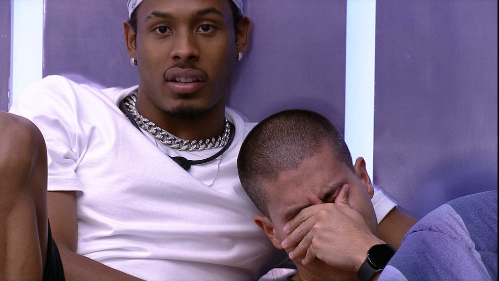 Arthur chora após jogo da discórdia: 'estão me massacrando'