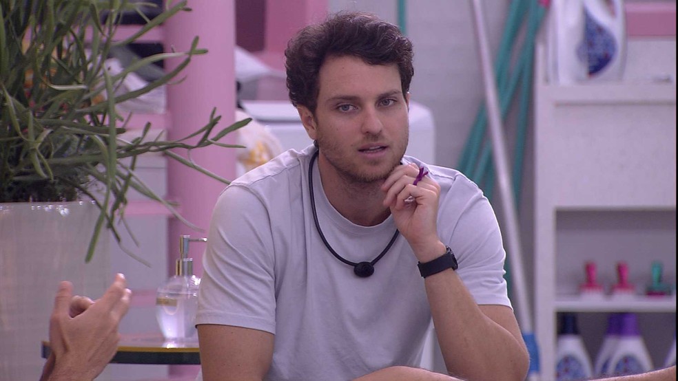 Lucas pretende votar em Tiago para escapar de eliminação no paredão