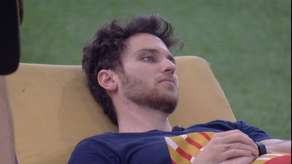 Em véspera de eliminação, Lucas avalia estratégias que teriam prejudicado seu jogo