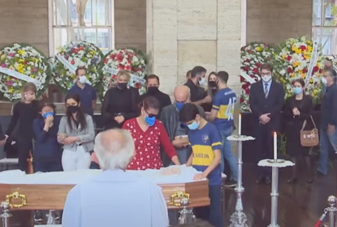 Familiares de Bruno Covas se despedem em velório na prefeitura; imagens