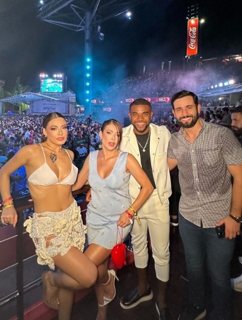 Ex-BBBs Davi, Matteus e Bia posam juntos no Bumbódromo na 1ª noite do Festival de Parintins